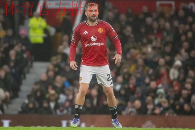 内维尔评卢克肖防守失误致曼联丢球，卡拉格指海文补位不及时